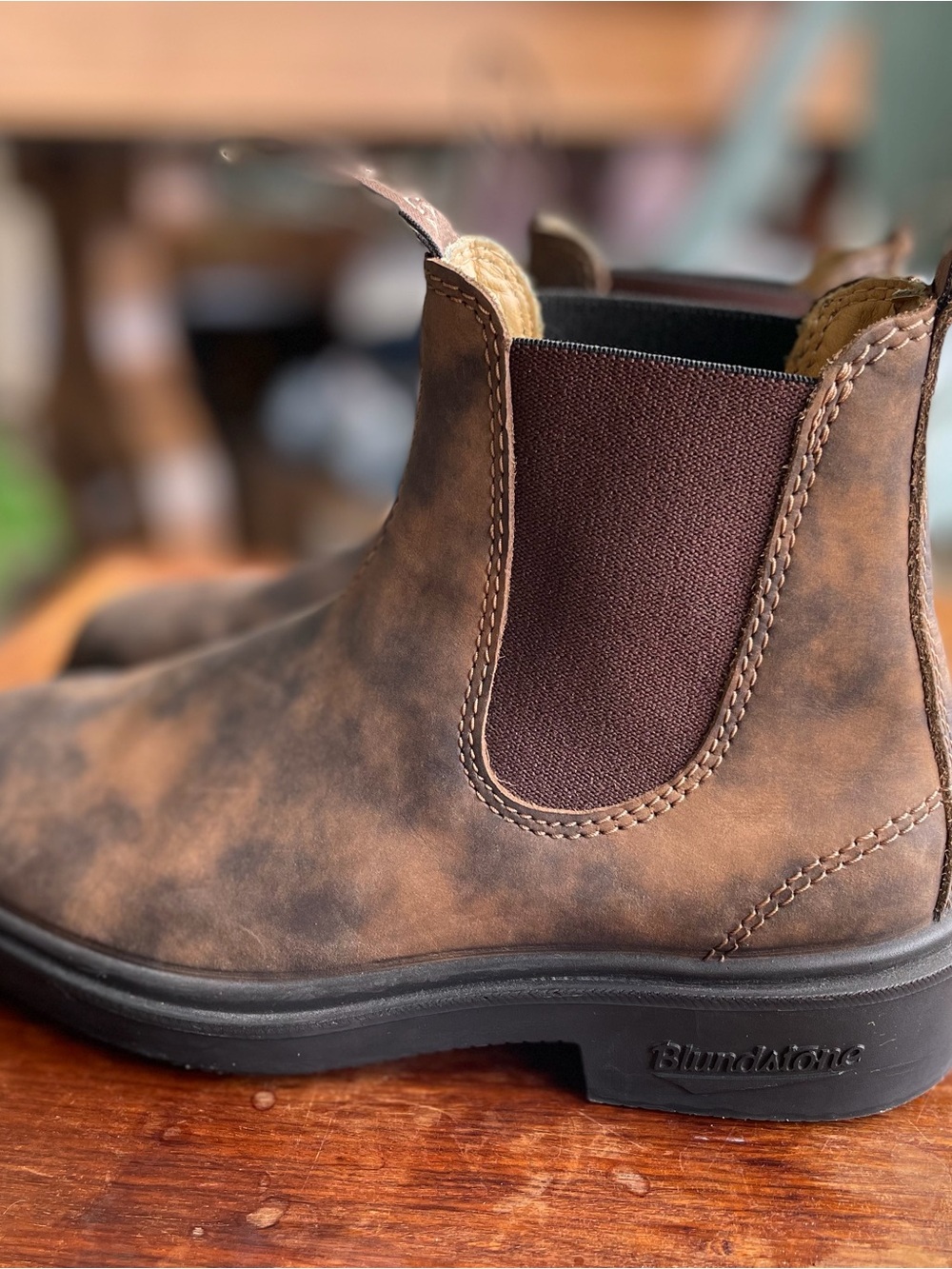 Blundstone Brown Leather Chukka Boots with Dark Brown Elastic